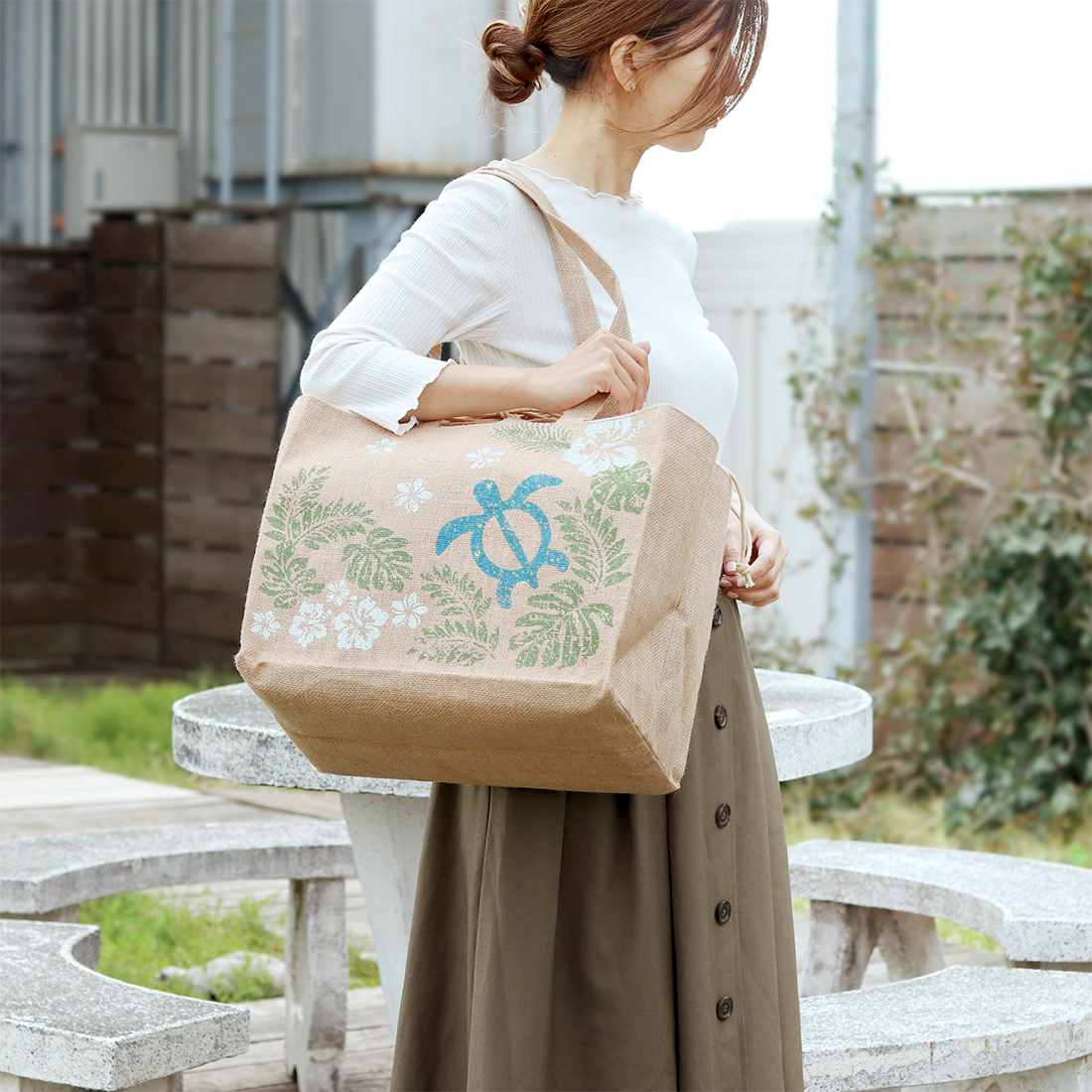 ハンドメイド　ポーチ　レトロアニマル　30's ブルー＆レッド　ネコちゃん＆ひつじ　いちご　赤ピンク系        