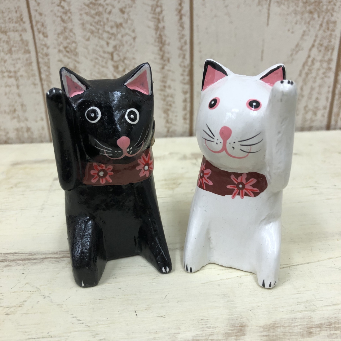 木彫り 招き猫ペア | トモ・コーポレーション｜世界の民芸雑貨卸